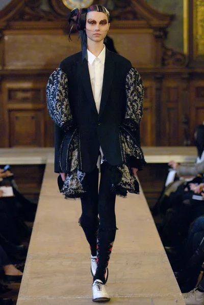 Look 10